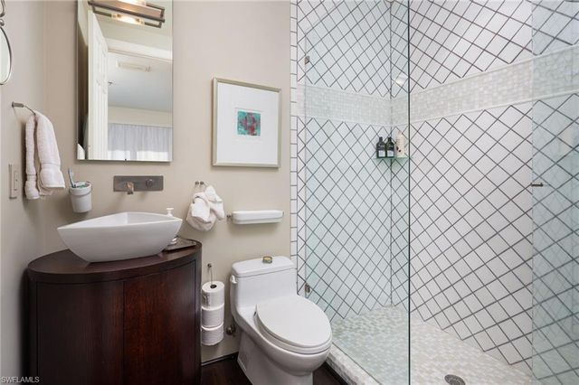 450 10th AVE S, Naples, FL 34102