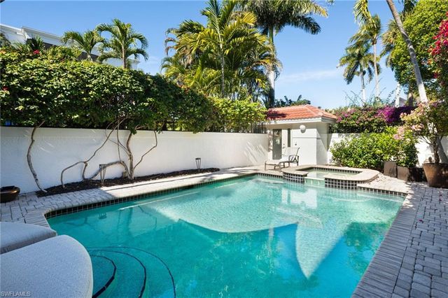 450 10th AVE S, Naples, FL 34102