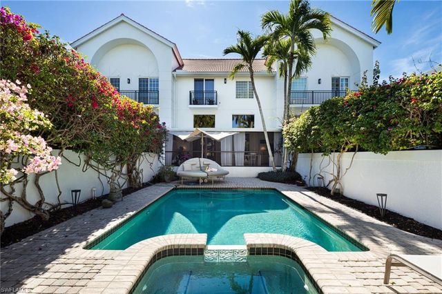 450 10th AVE S, Naples, FL 34102