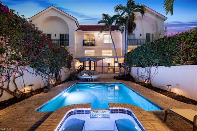 450 10th AVE S, Naples, FL 34102