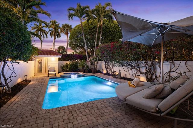 450 10th AVE S, Naples, FL 34102