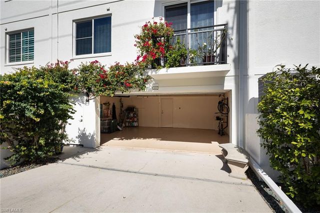 450 10th AVE S, Naples, FL 34102