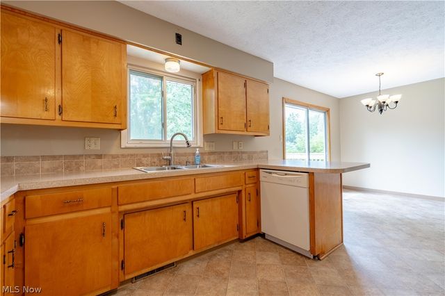 2420 Eastwood Avenue, Akron, OH 44305