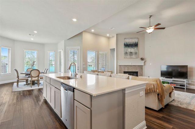 50 Wyatt Oaks Drive, The Woodlands, TX 77375