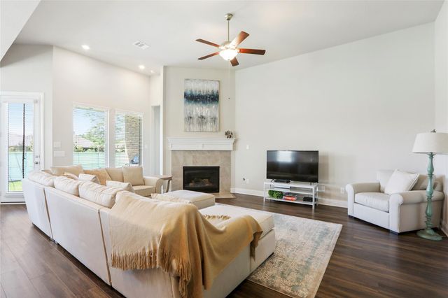 50 Wyatt Oaks Drive, The Woodlands, TX 77375