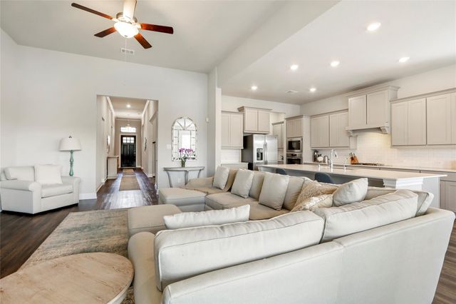 50 Wyatt Oaks Drive, The Woodlands, TX 77375