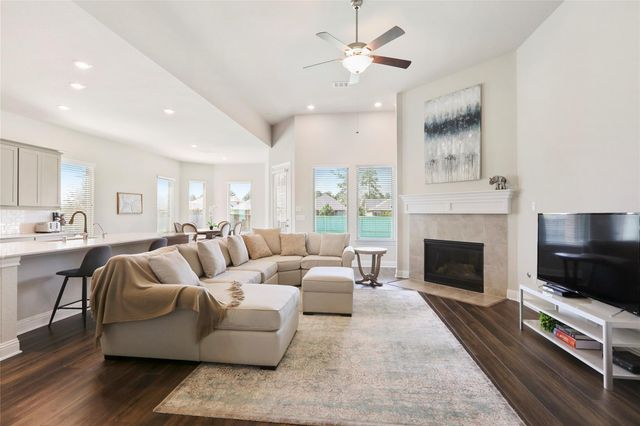 50 Wyatt Oaks Drive, The Woodlands, TX 77375