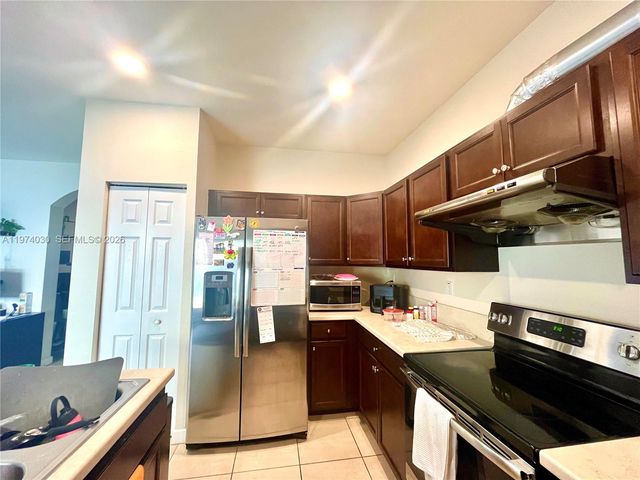 9271 W 33rd Ln, Hialeah, FL 33018