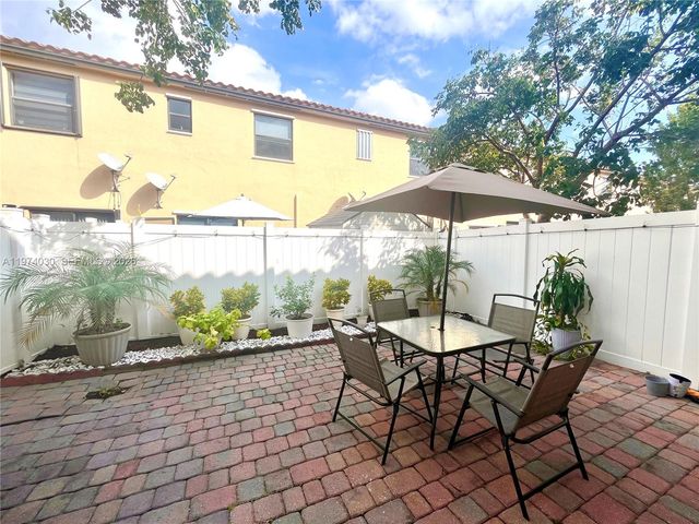 9271 W 33rd Ln, Hialeah, FL 33018