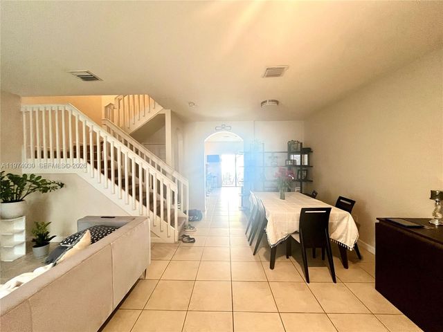 9271 W 33rd Ln, Hialeah, FL 33018