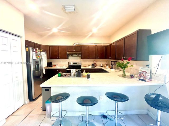 9271 W 33rd Ln, Hialeah, FL 33018