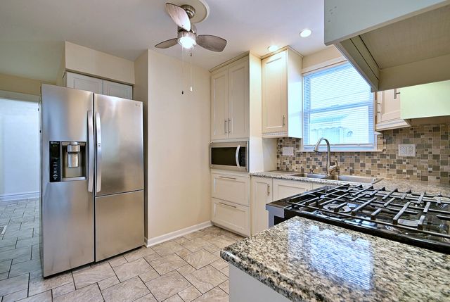 2726 S 60th Court, Cicero, IL 60804