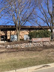4253 W Rivers Edge CIRCLE #11, Brown Deer, WI 53209