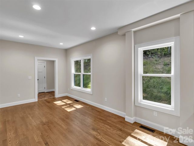 146 Bradford Park, Clyde, NC 28721