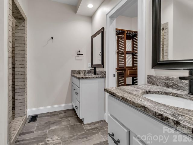146 Bradford Park, Clyde, NC 28721