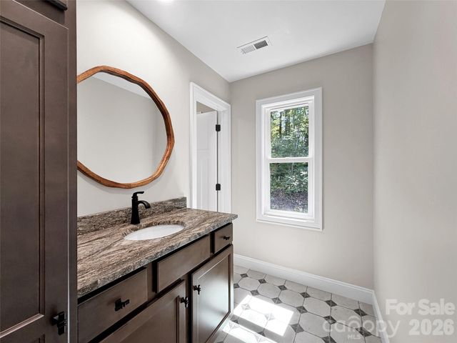 146 Bradford Park, Clyde, NC 28721