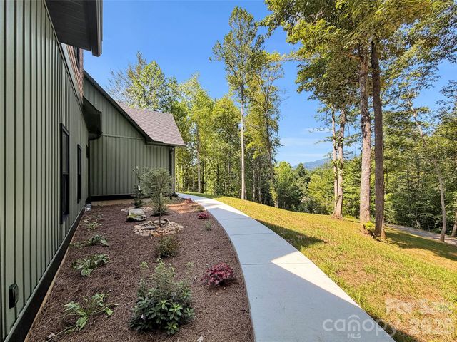 146 Bradford Park, Clyde, NC 28721