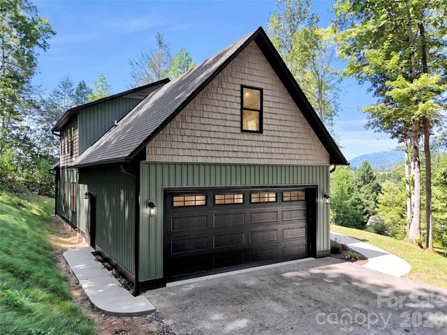 146 Bradford Park, Clyde, NC 28721