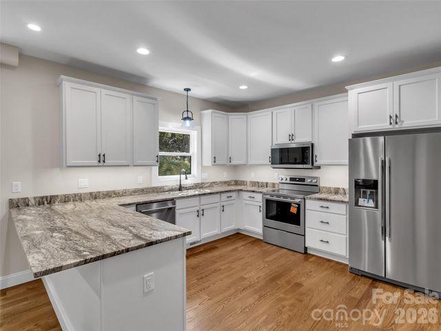 146 Bradford Park, Clyde, NC 28721
