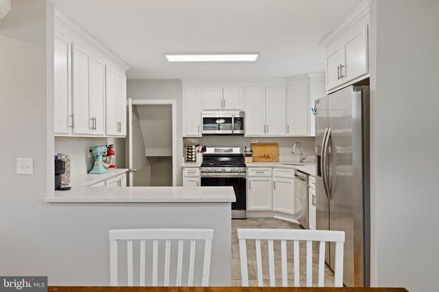 114 N VALLEYBROOK RD, Cherry Hill, NJ 08034