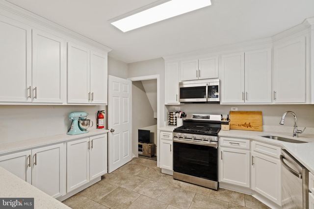 114 N VALLEYBROOK RD, Cherry Hill, NJ 08034