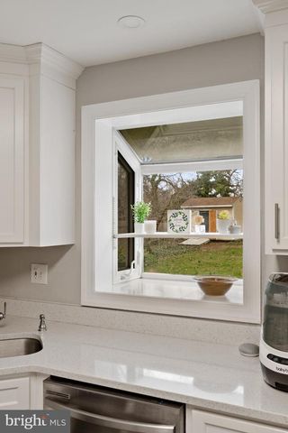 114 N VALLEYBROOK RD, Cherry Hill, NJ 08034