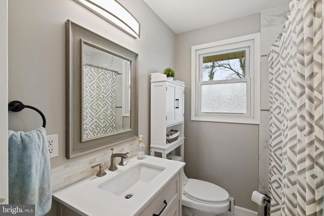 114 N VALLEYBROOK RD, Cherry Hill, NJ 08034