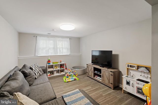 114 N VALLEYBROOK RD, Cherry Hill, NJ 08034