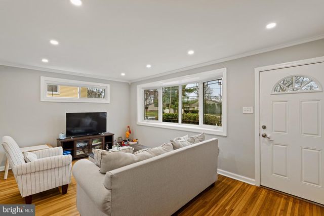 114 N VALLEYBROOK RD, Cherry Hill, NJ 08034