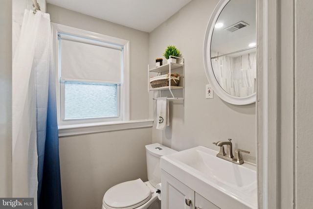 114 N VALLEYBROOK RD, Cherry Hill, NJ 08034