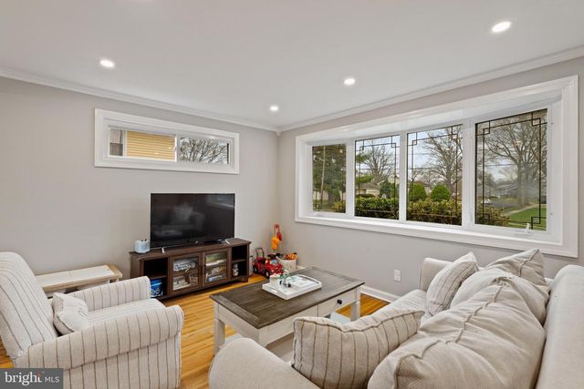 114 N VALLEYBROOK RD, Cherry Hill, NJ 08034