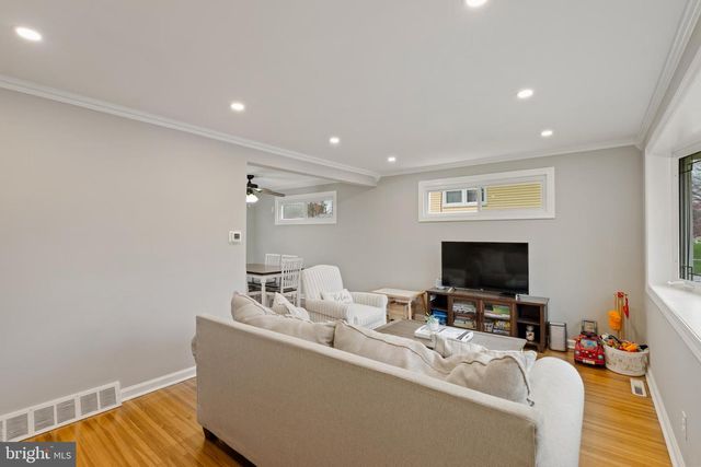 114 N VALLEYBROOK RD, Cherry Hill, NJ 08034