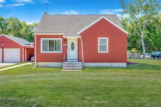 1454 E Forks Road, Bay Shore, NY 11706