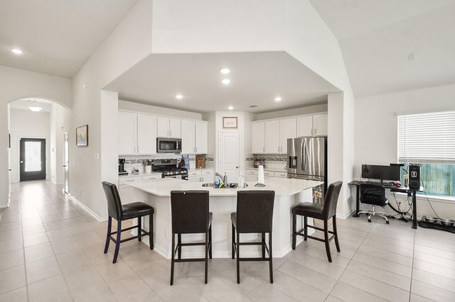 418 Wellshire Drive, West Columbia, TX 77486