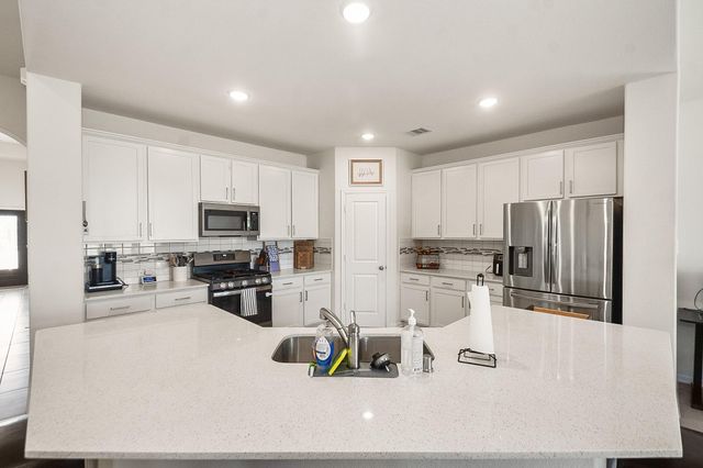 418 Wellshire Drive, West Columbia, TX 77486