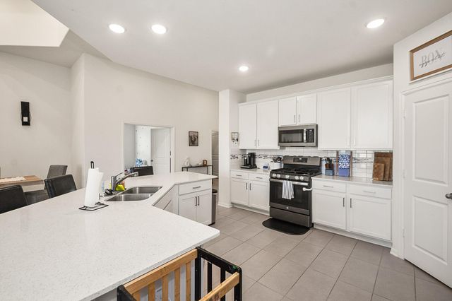 418 Wellshire Drive, West Columbia, TX 77486