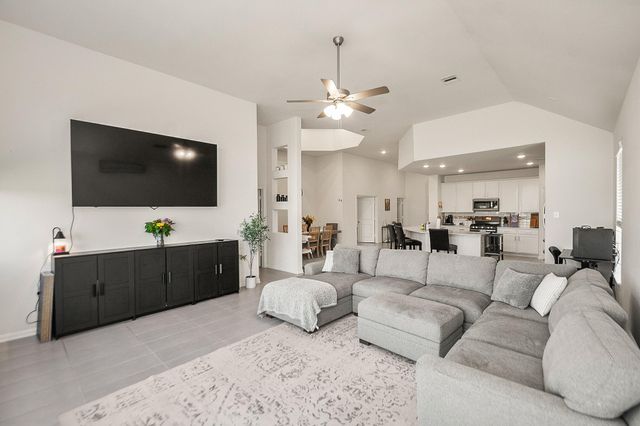 418 Wellshire Drive, West Columbia, TX 77486