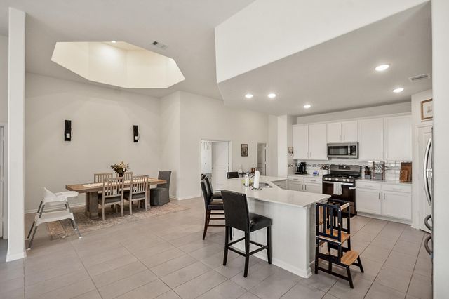 418 Wellshire Drive, West Columbia, TX 77486