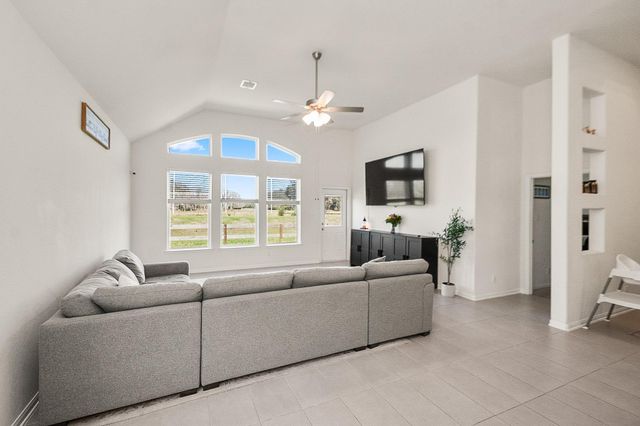 418 Wellshire Drive, West Columbia, TX 77486