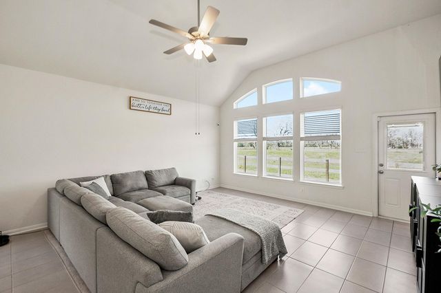 418 Wellshire Drive, West Columbia, TX 77486