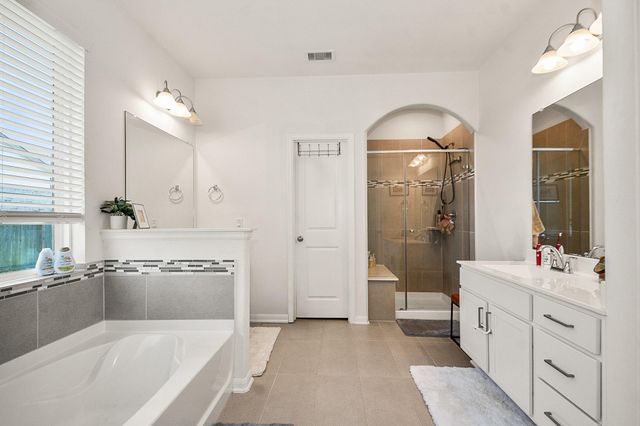 418 Wellshire Drive, West Columbia, TX 77486