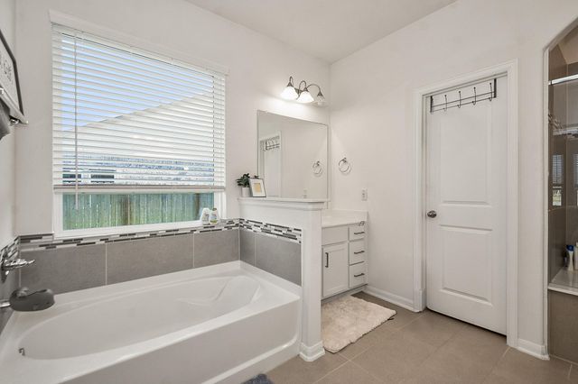 418 Wellshire Drive, West Columbia, TX 77486