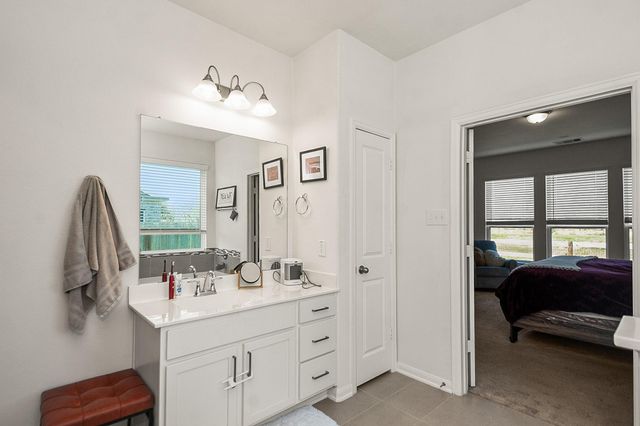 418 Wellshire Drive, West Columbia, TX 77486