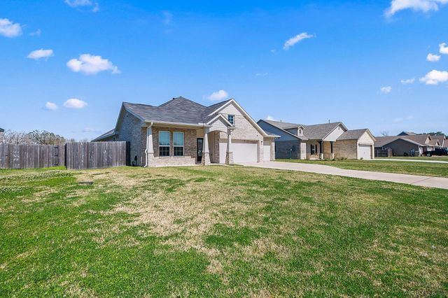 418 Wellshire Drive, West Columbia, TX 77486