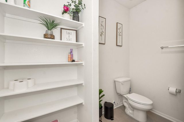 418 Wellshire Drive, West Columbia, TX 77486