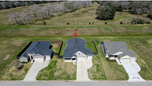 418 Wellshire Drive, West Columbia, TX 77486