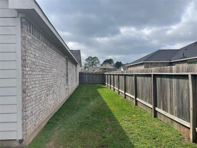 418 Wellshire Drive, West Columbia, TX 77486