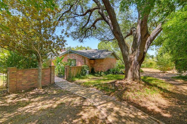 1223 Old Homestead, Seguin, TX 78155