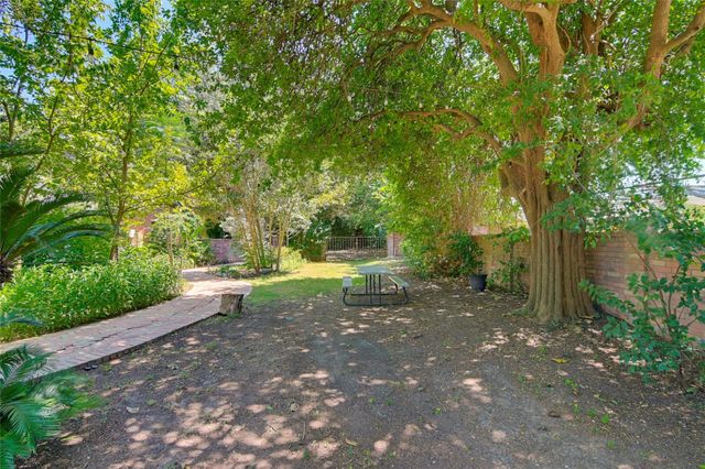 1223 Old Homestead, Seguin, TX 78155