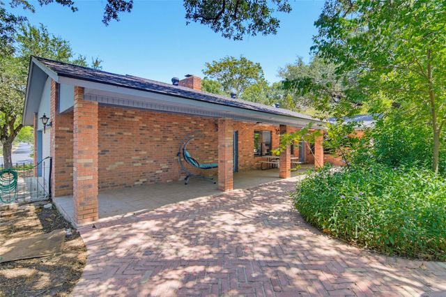 1223 Old Homestead, Seguin, TX 78155